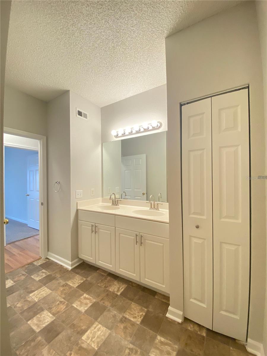 1323 Arbor Lakes Cir #1323