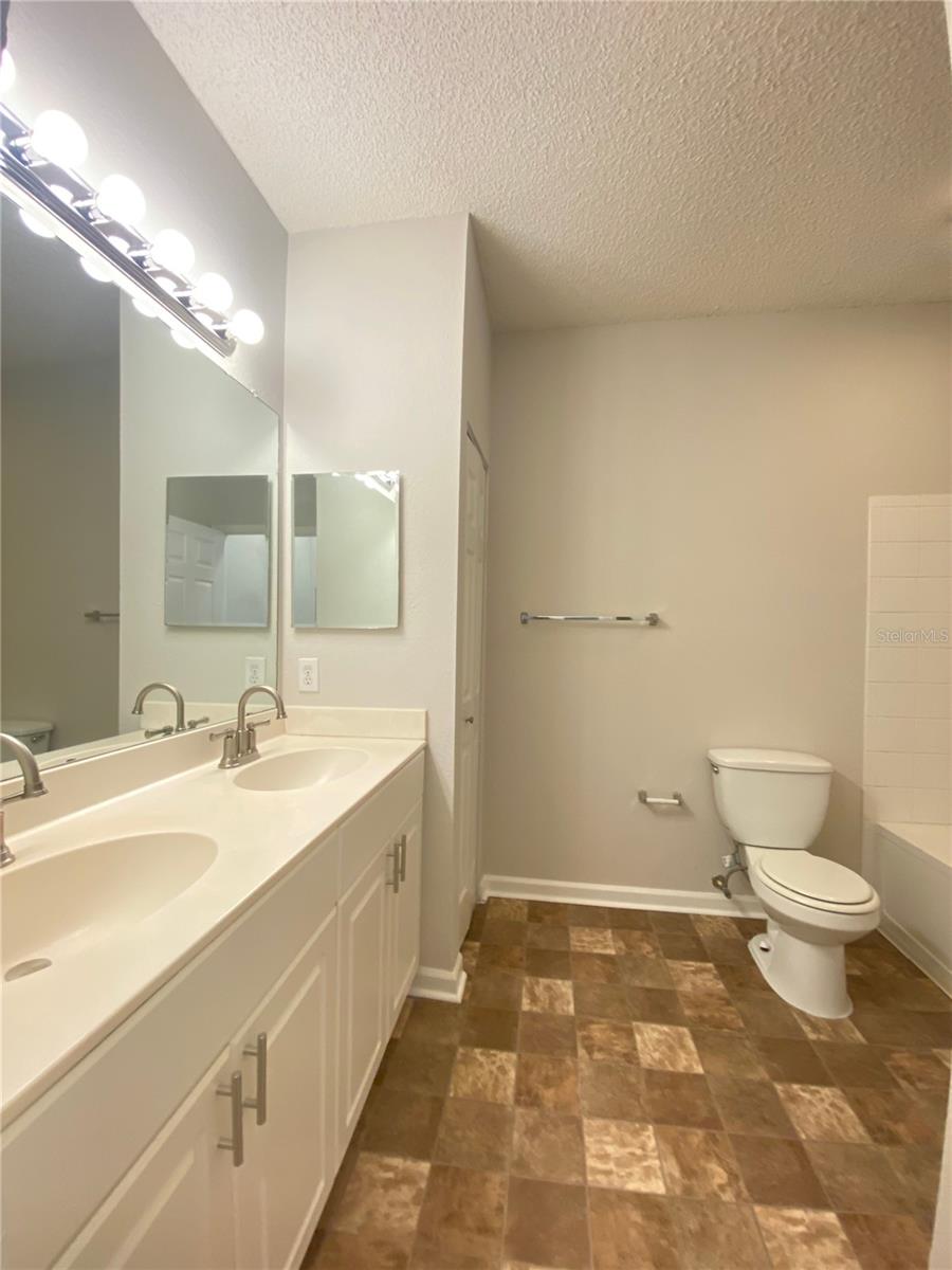 1323 Arbor Lakes Cir #1323