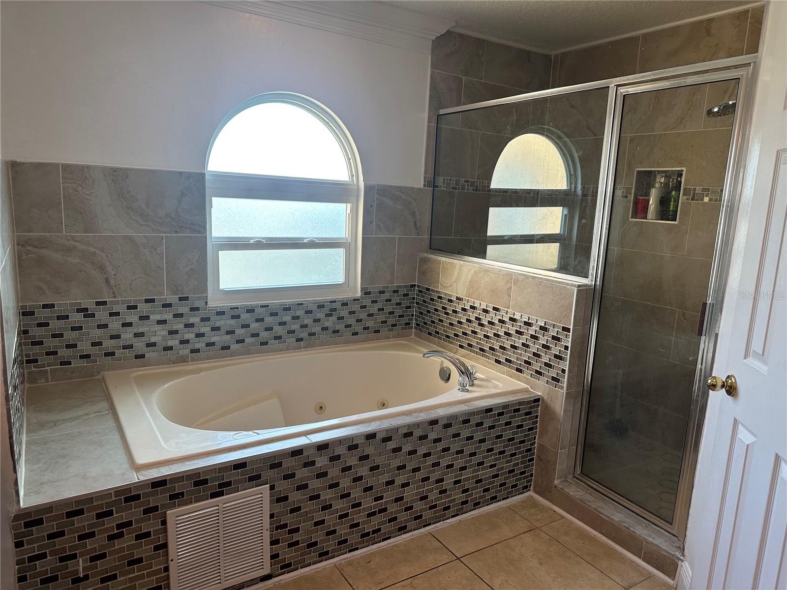 5406 Crepe Myrtle Cir