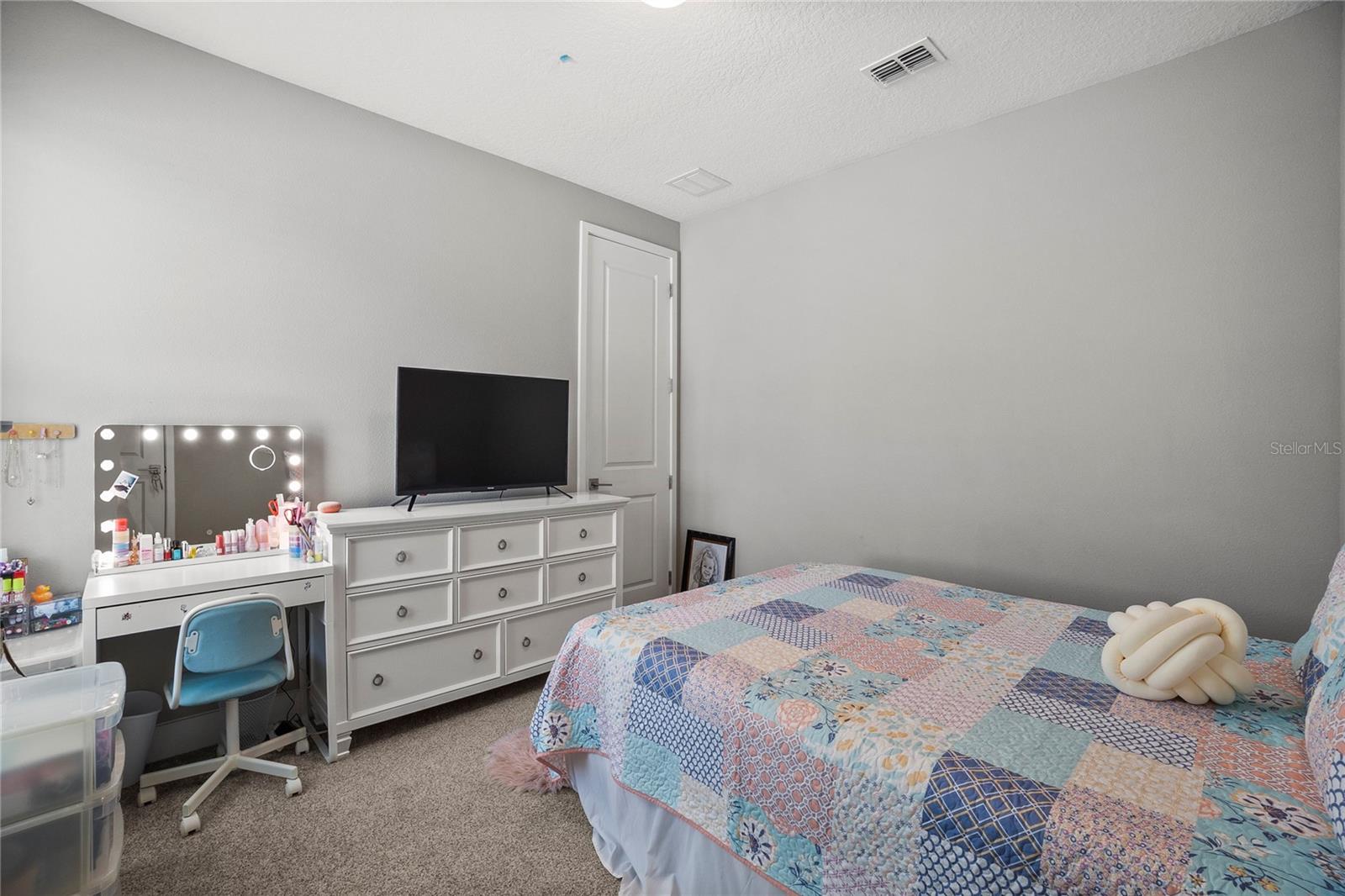 1873 WHITE FEATHER LOOP