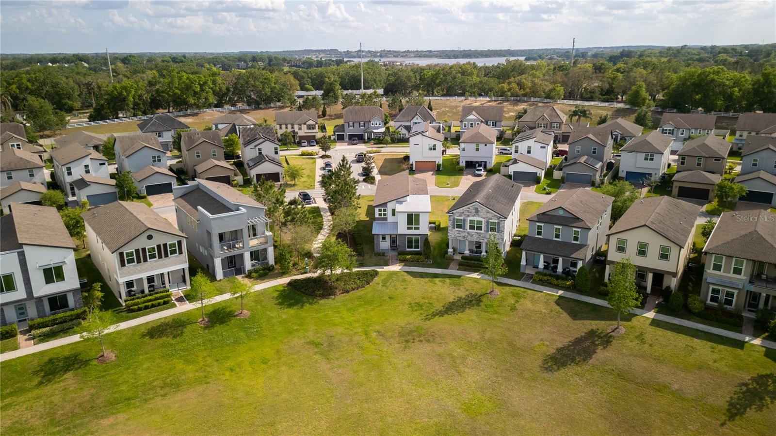 1873 WHITE FEATHER LOOP