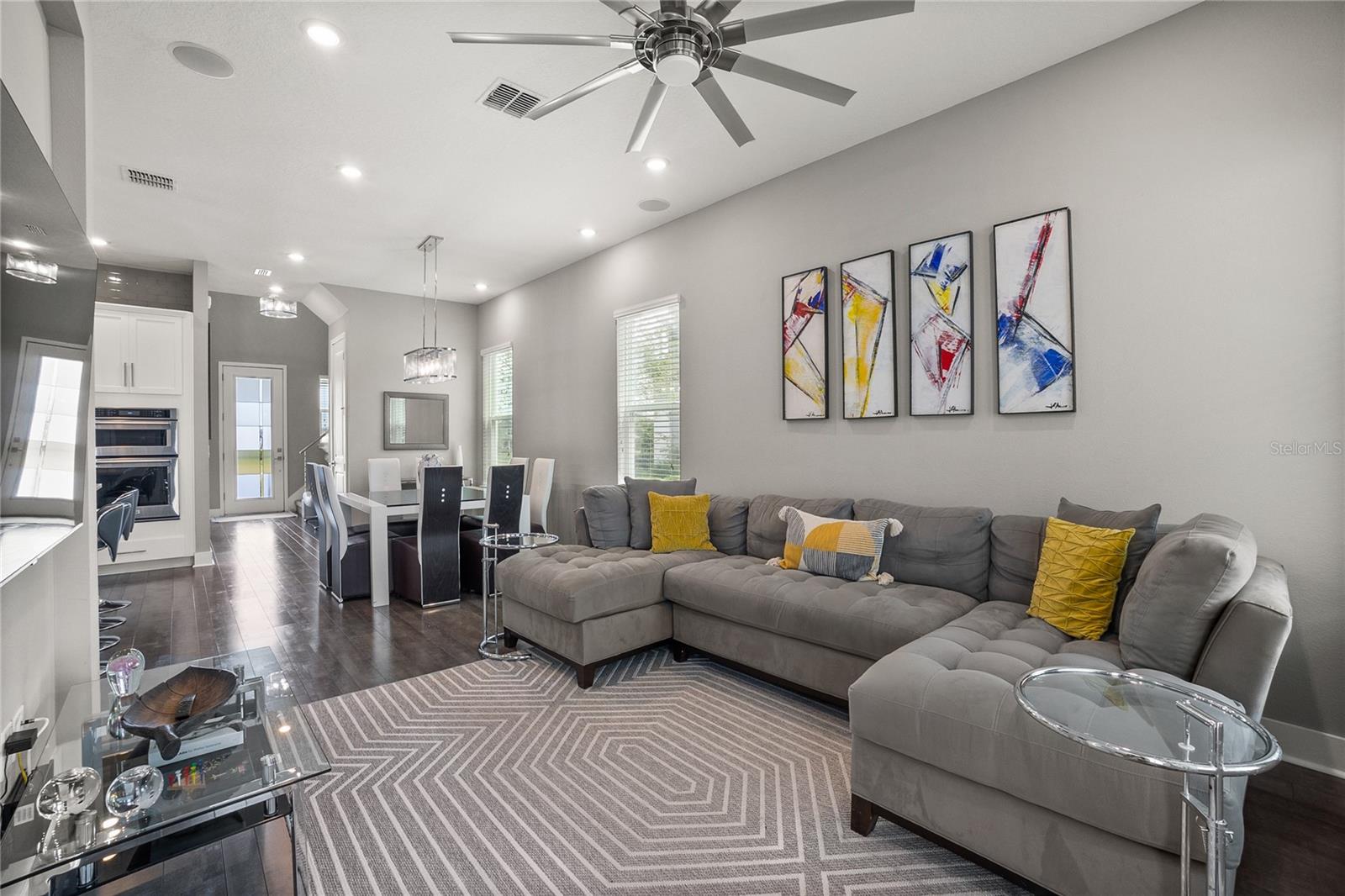 1873 WHITE FEATHER LOOP