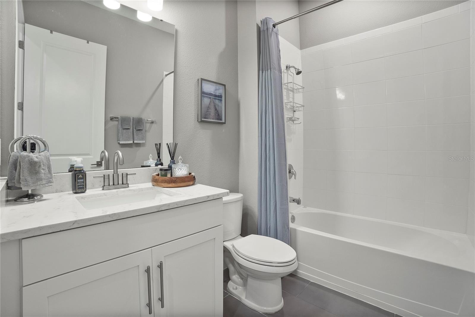 1873 WHITE FEATHER LOOP