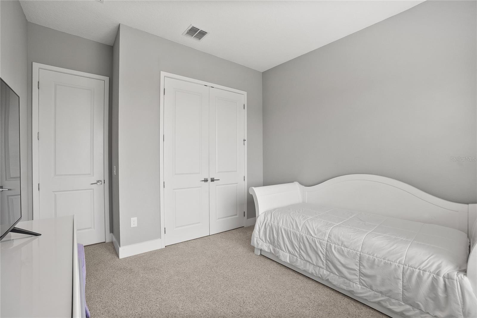 1873 WHITE FEATHER LOOP