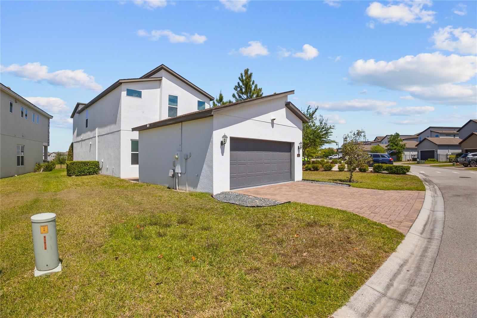 1873 WHITE FEATHER LOOP