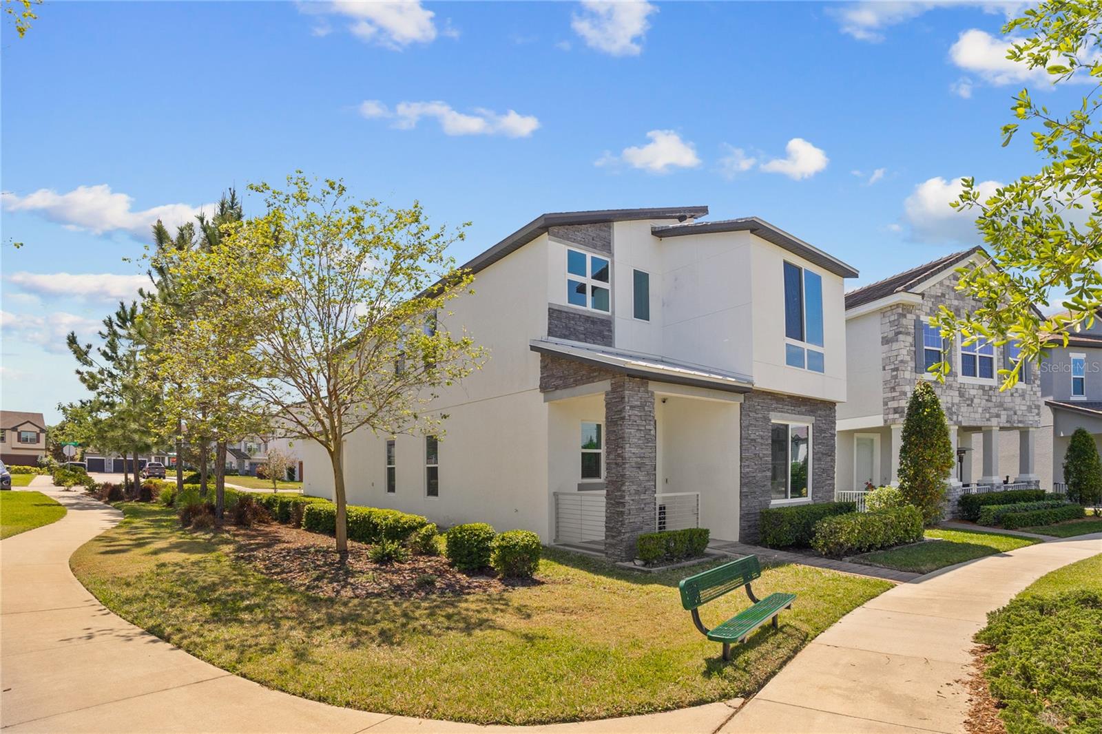 1873 WHITE FEATHER LOOP