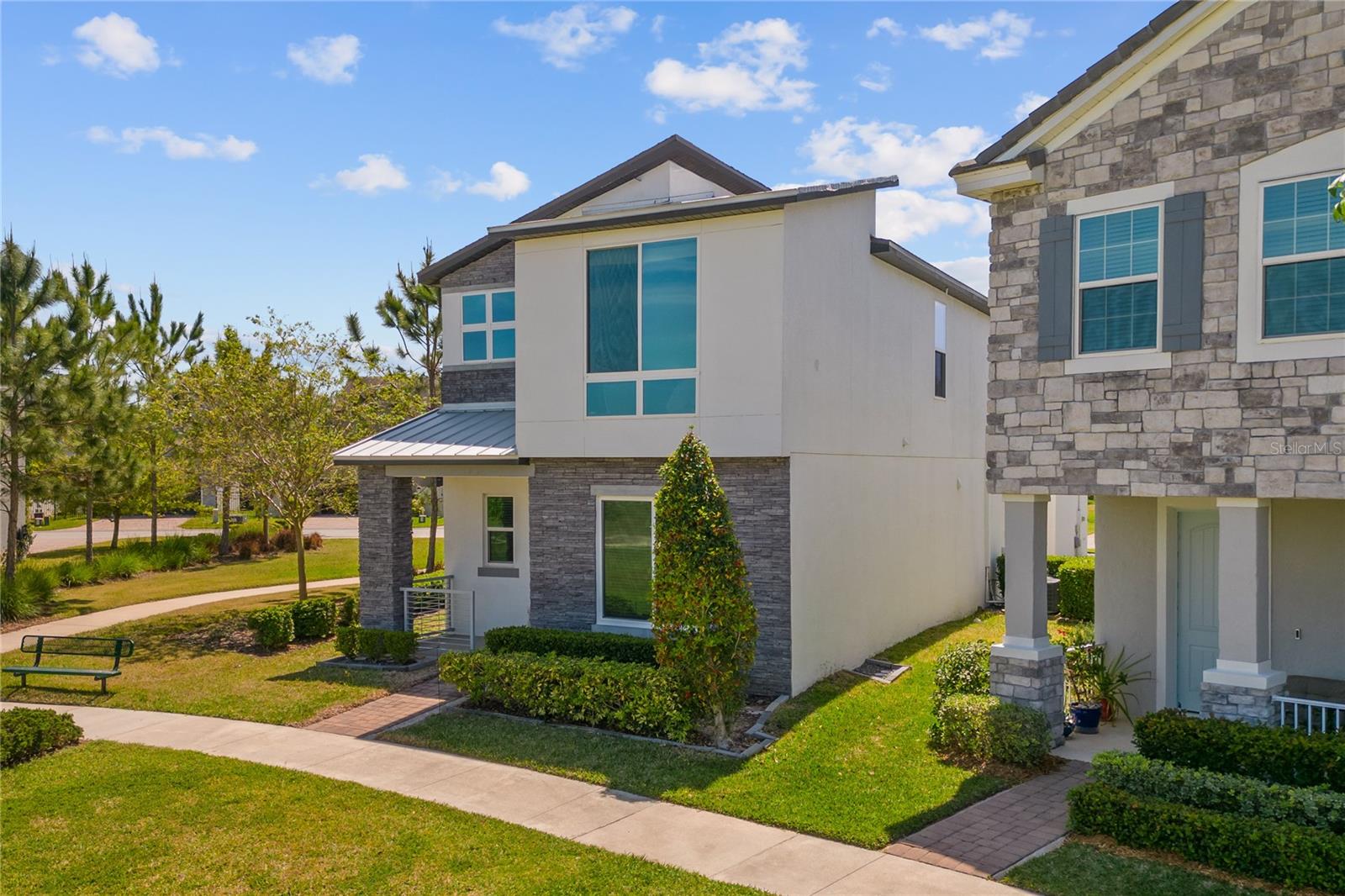 1873 WHITE FEATHER LOOP