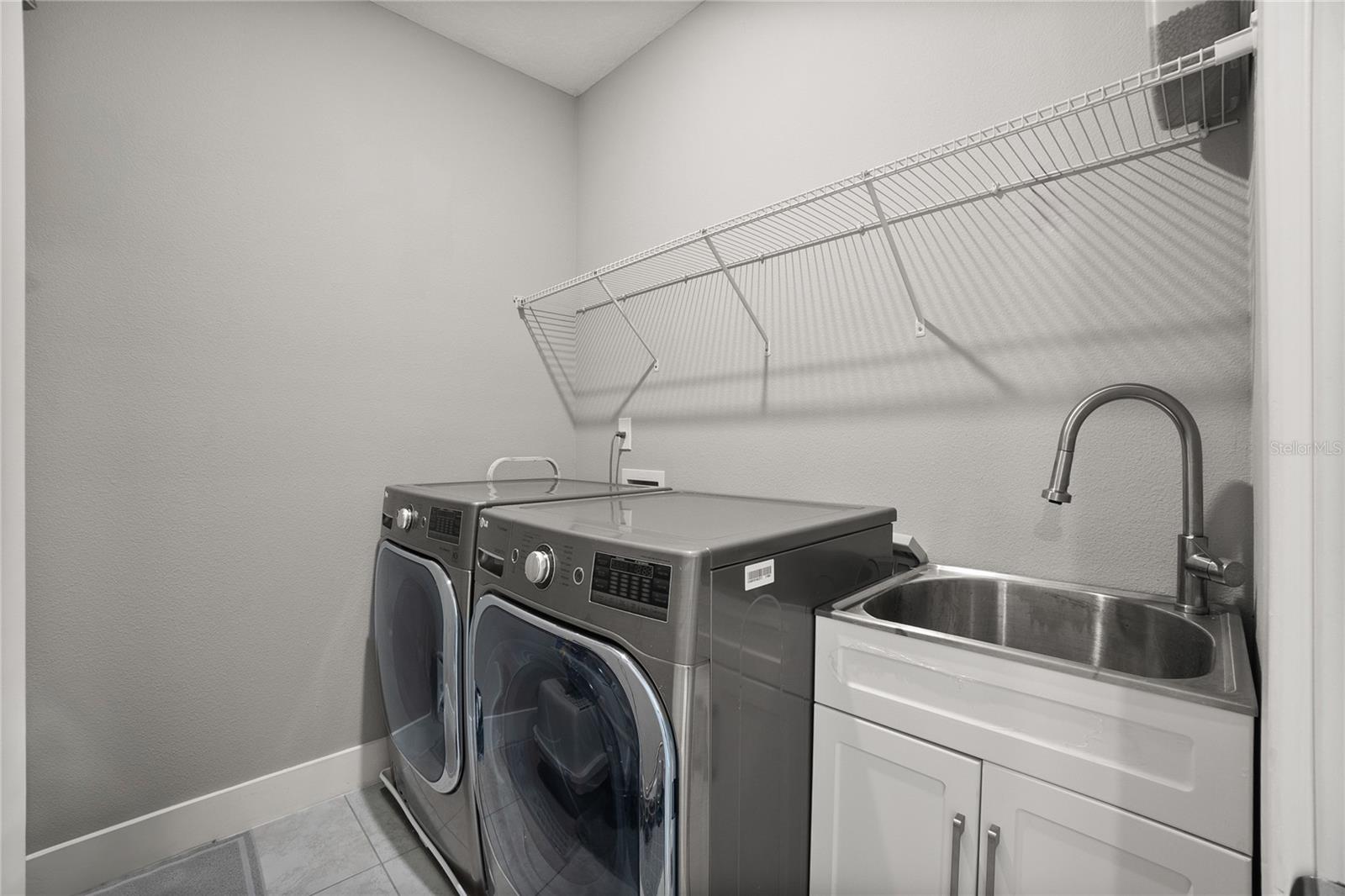 1873 WHITE FEATHER LOOP