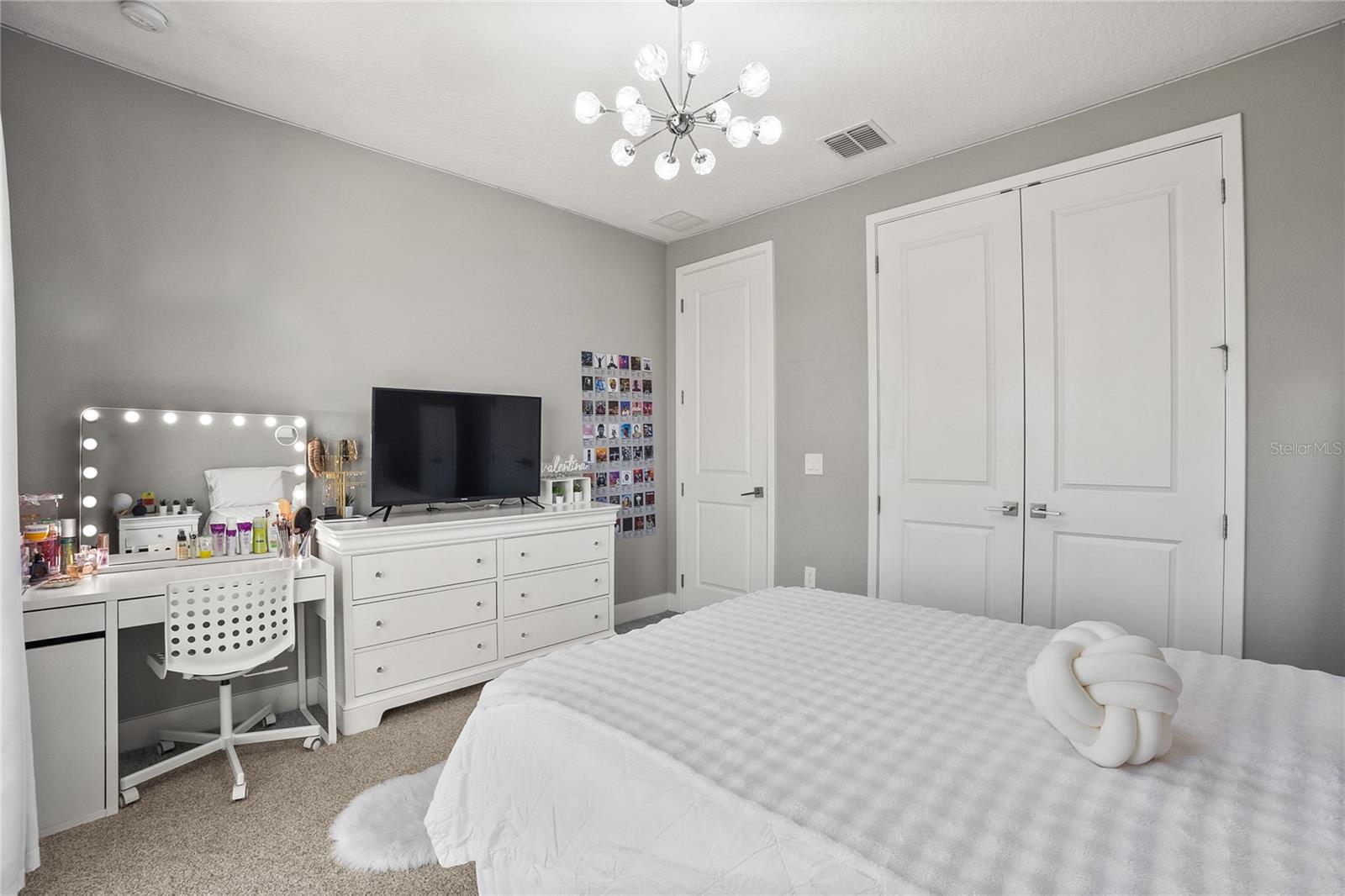 1873 WHITE FEATHER LOOP