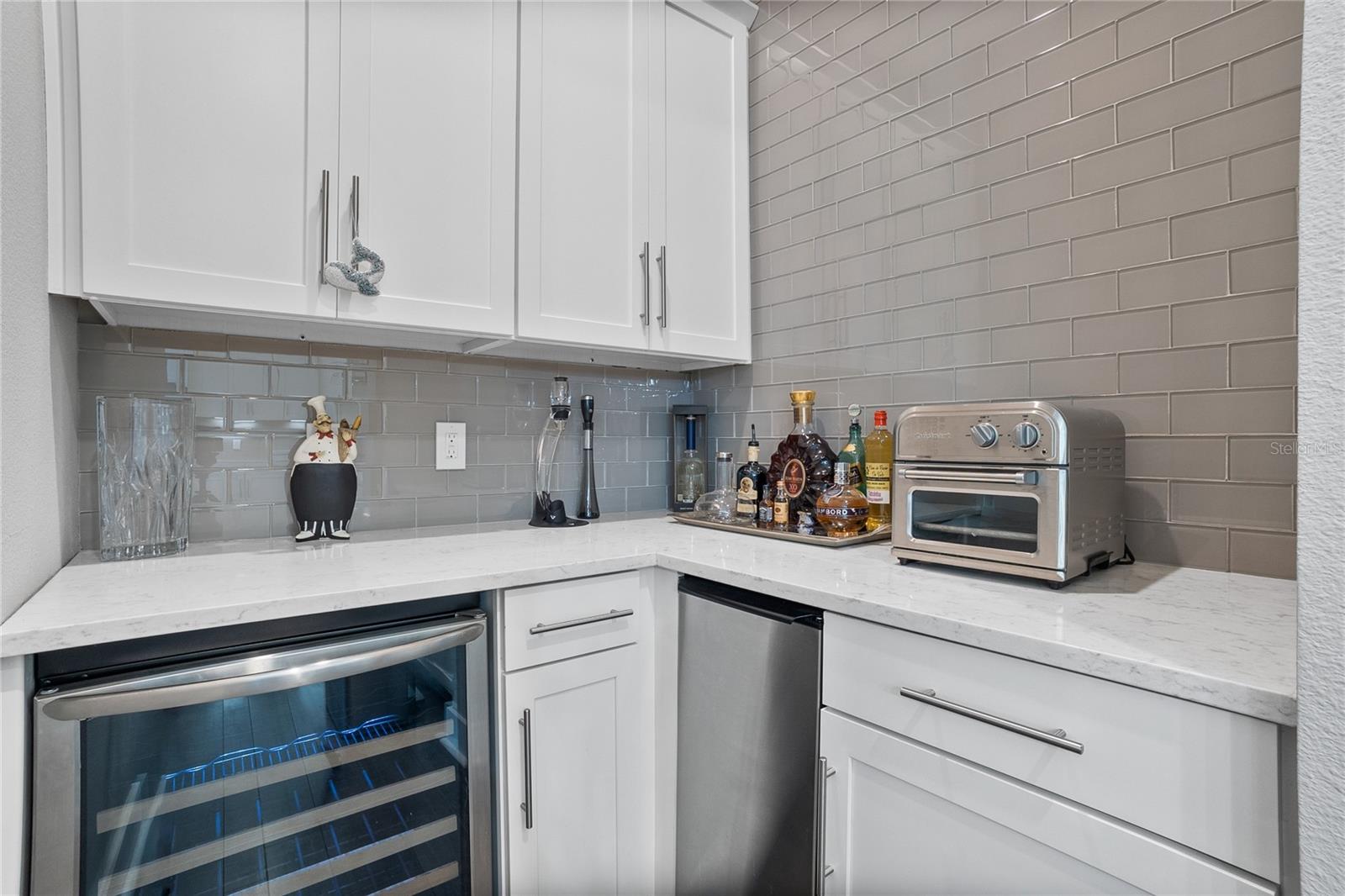 1873 WHITE FEATHER LOOP