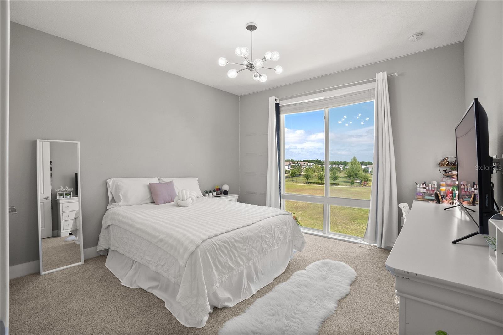 1873 WHITE FEATHER LOOP