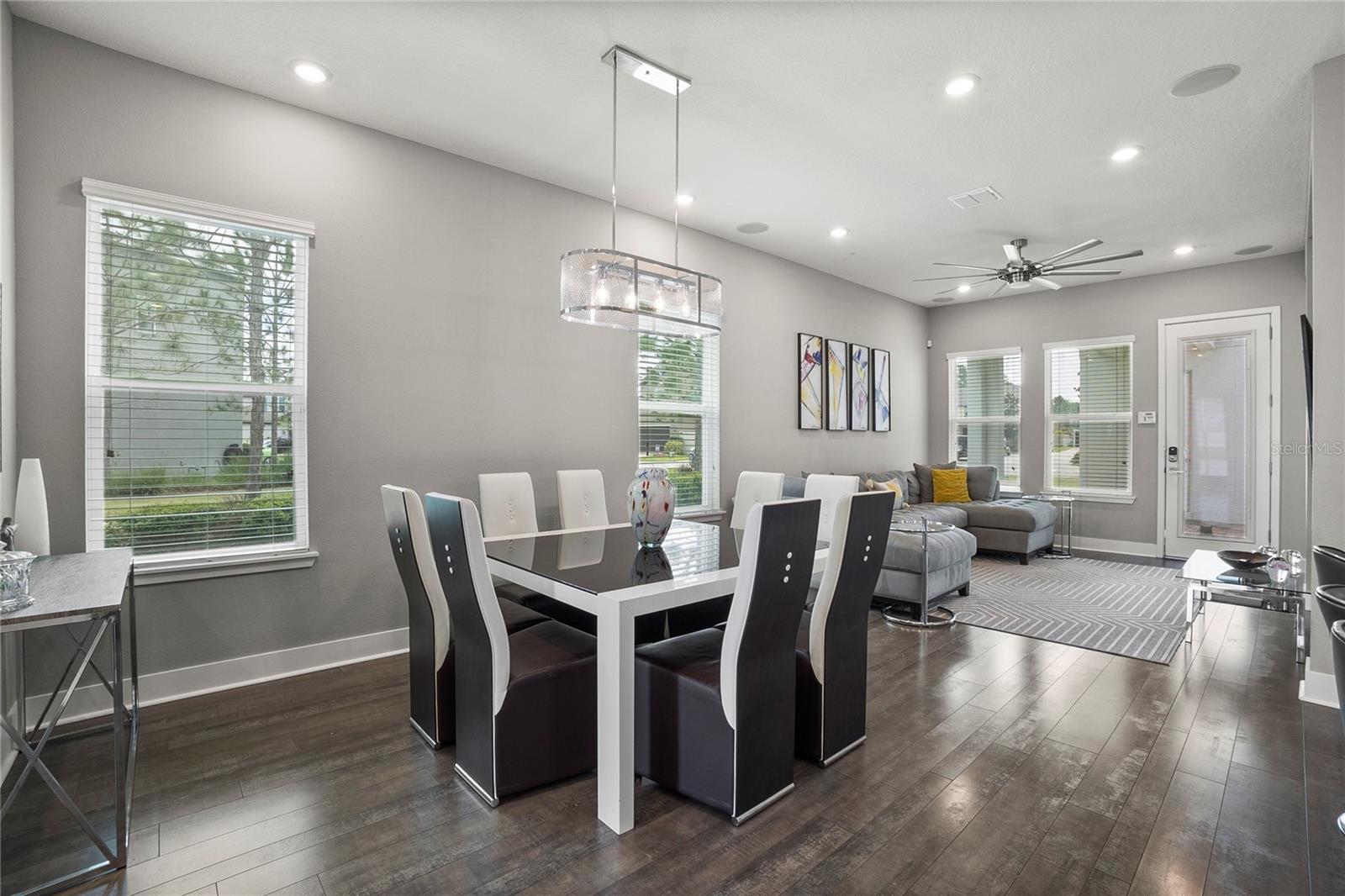 1873 WHITE FEATHER LOOP