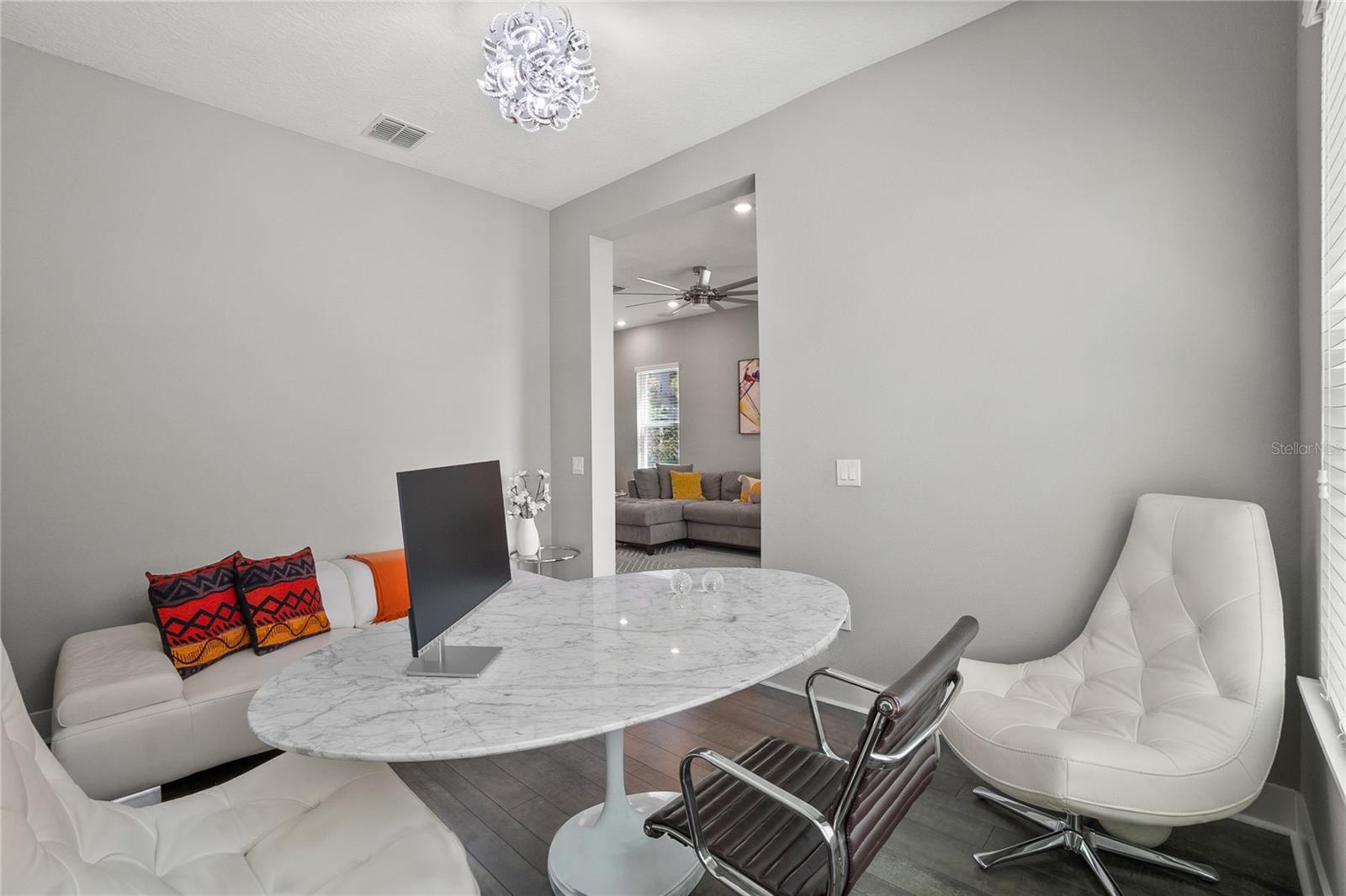 1873 WHITE FEATHER LOOP