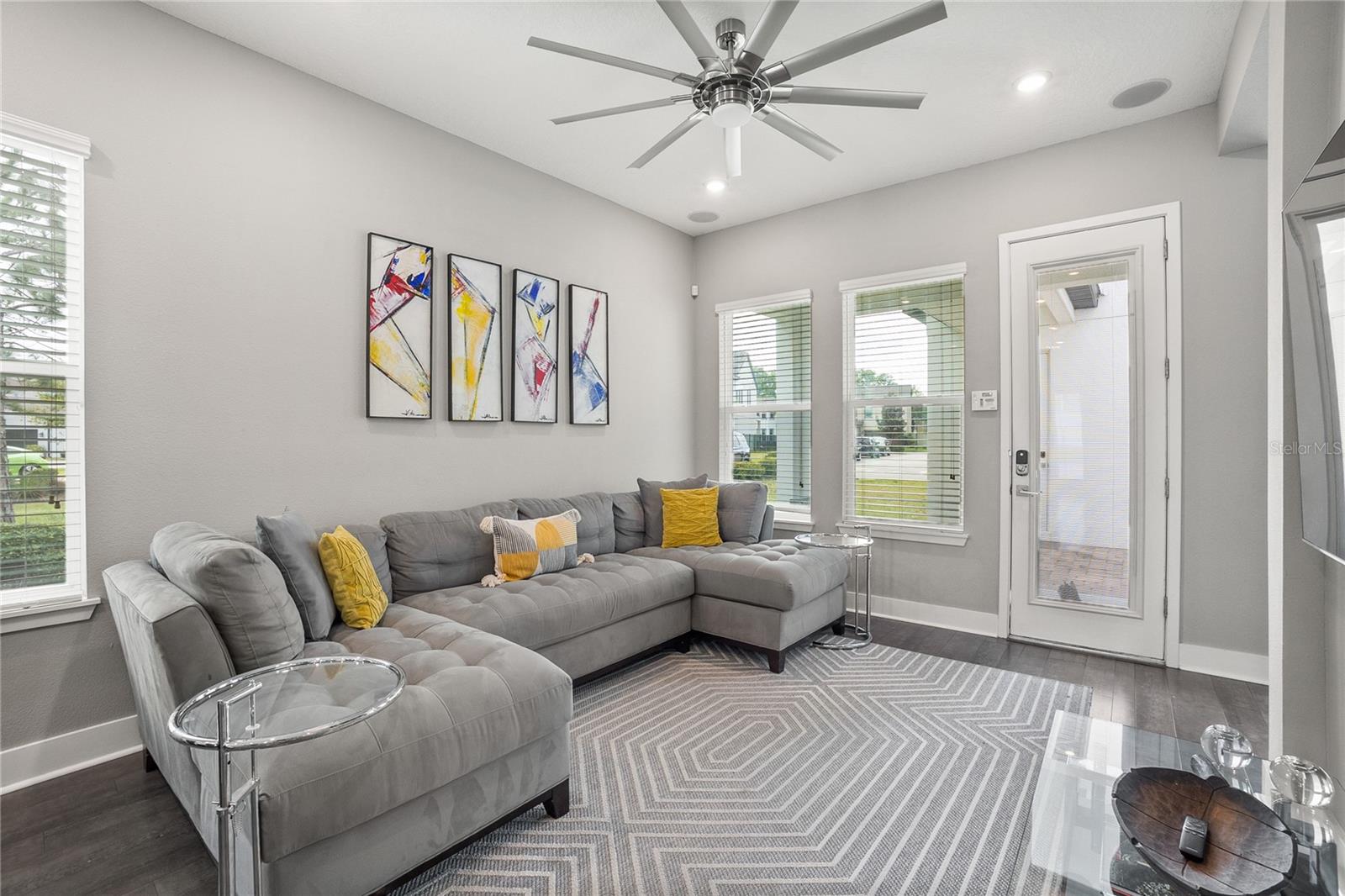 1873 WHITE FEATHER LOOP