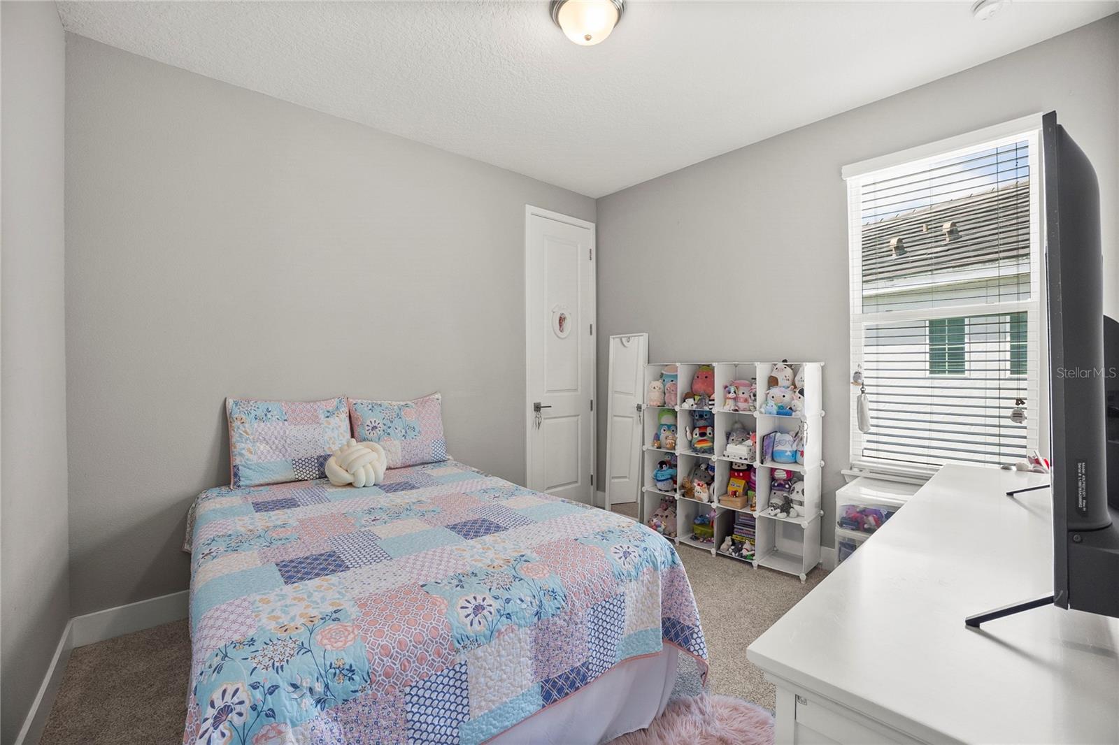 1873 WHITE FEATHER LOOP