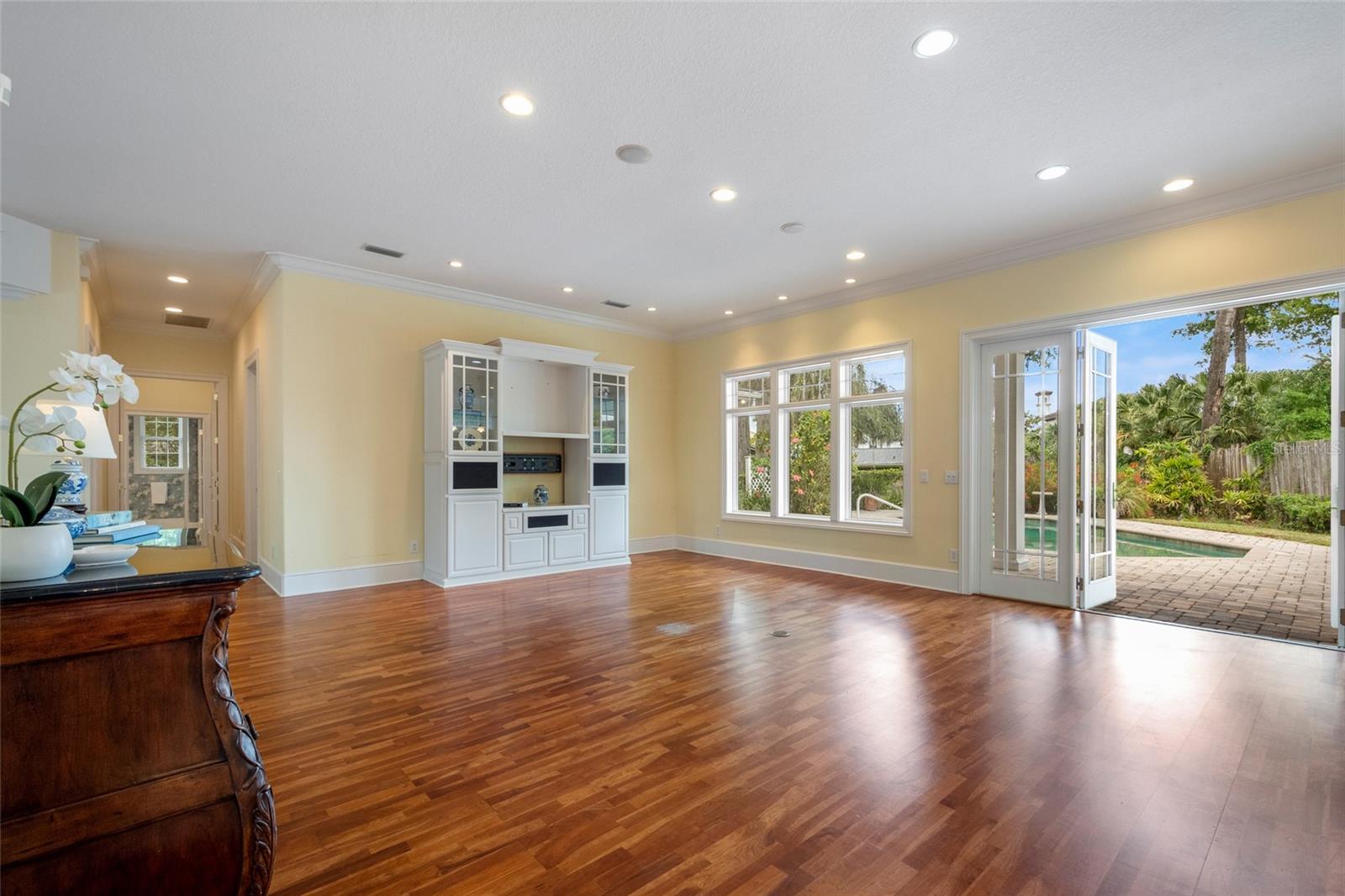 220 Minnehaha Rd