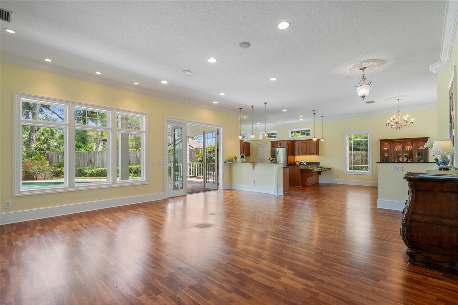 220 Minnehaha Rd
