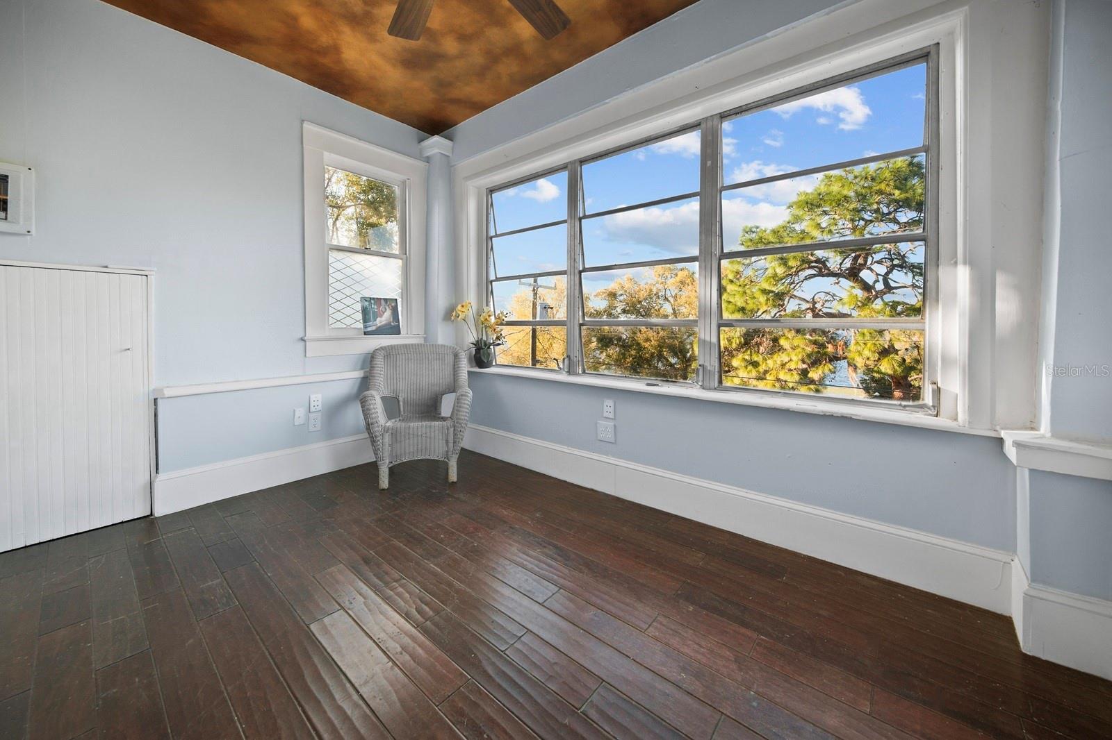 609 W Osceola St