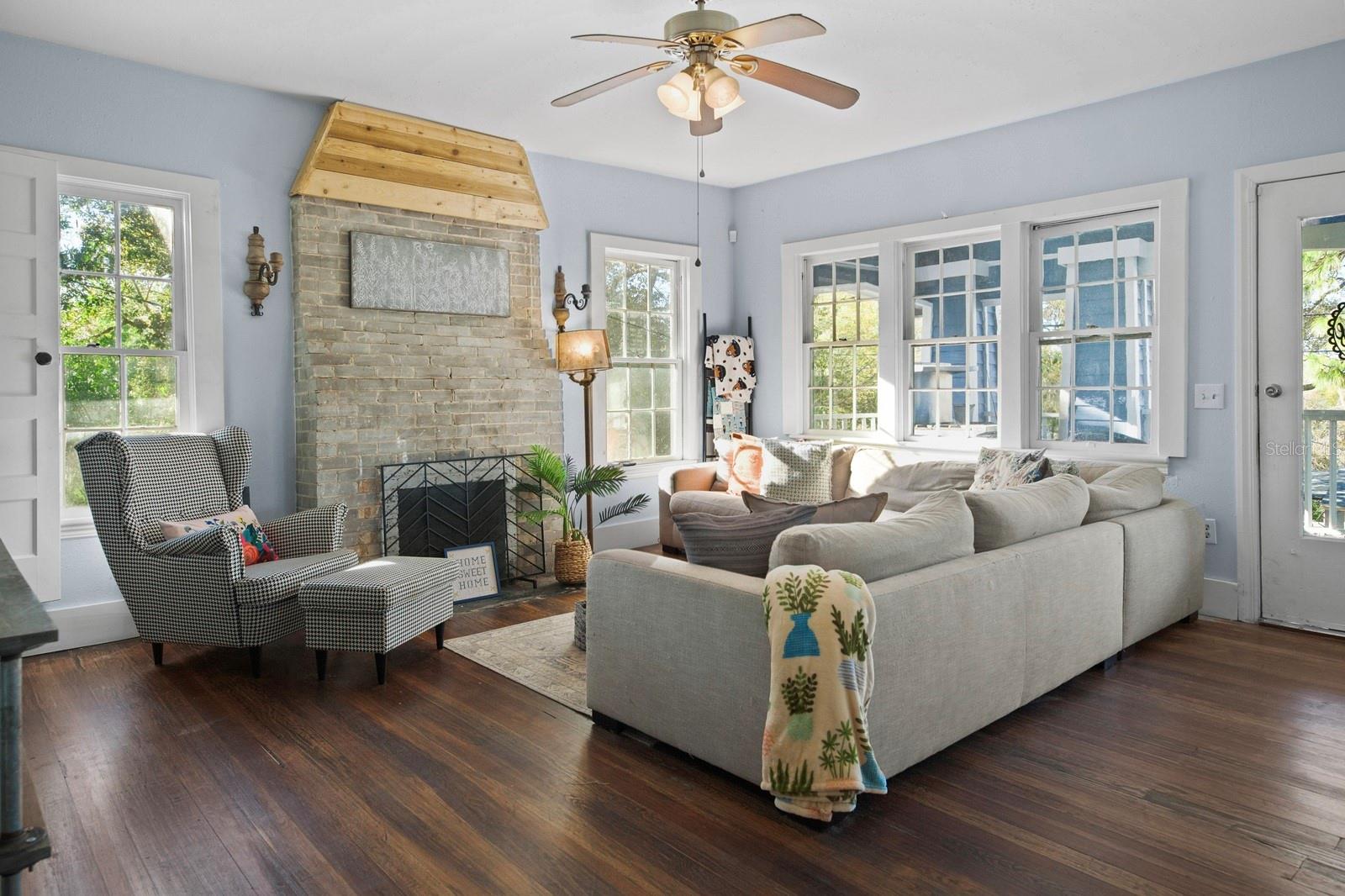 609 W Osceola St