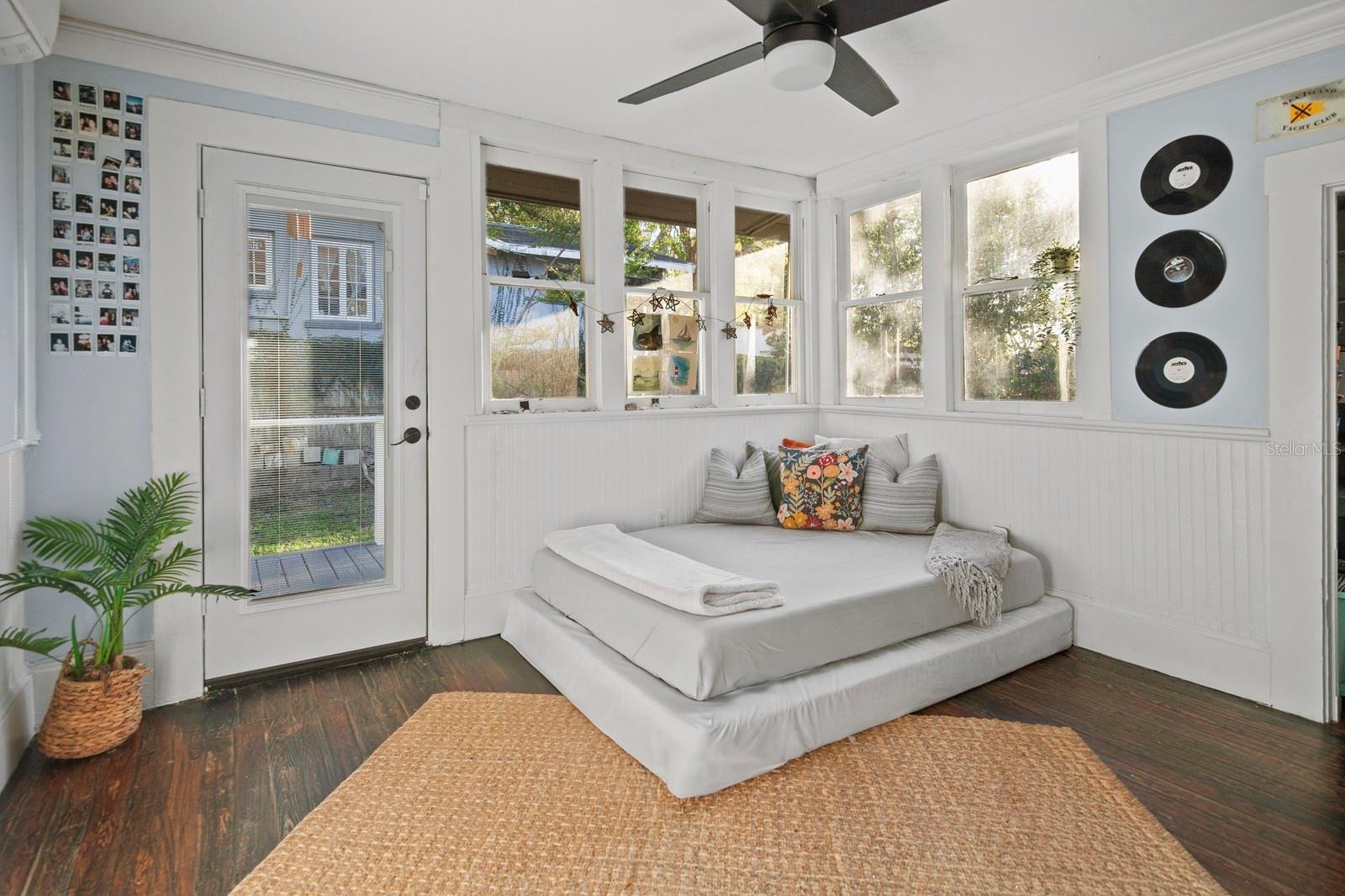 609 W Osceola St