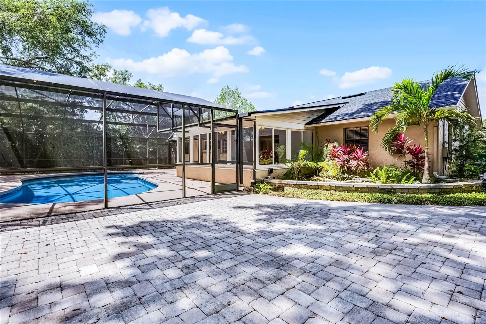 1013 Glensprings Ave