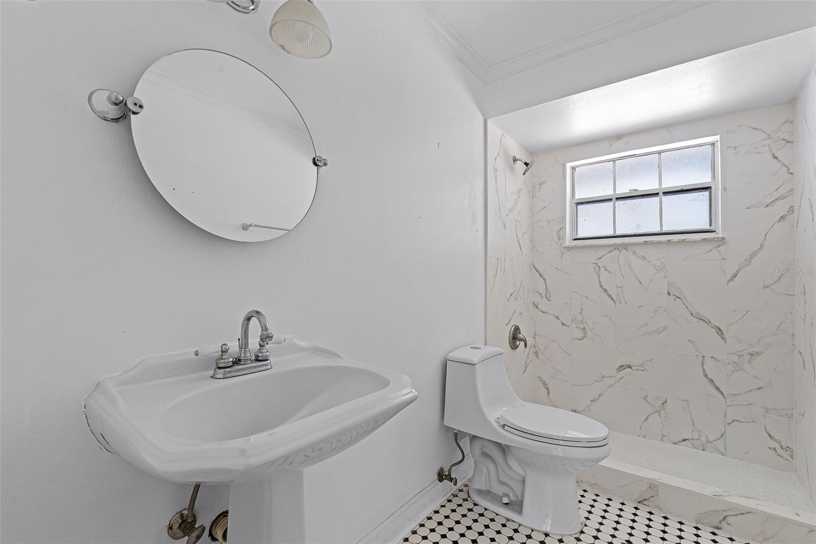 1013 Glensprings Ave