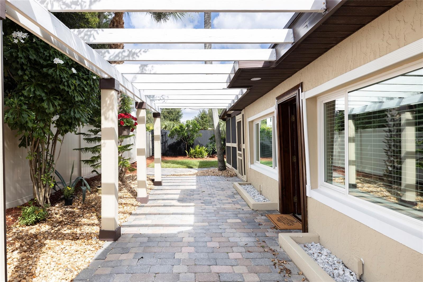 2711 Parkland Dr
