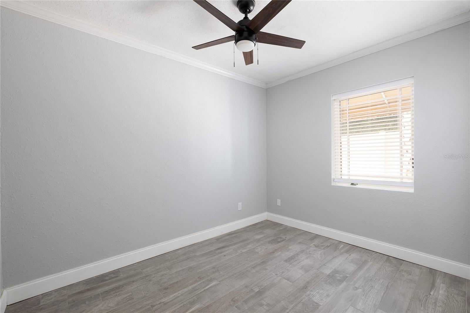 2711 Parkland Dr