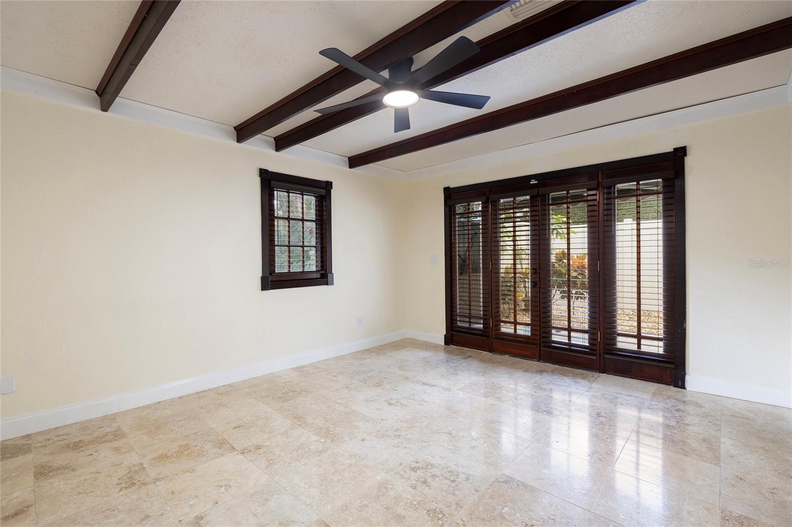 2711 Parkland Dr