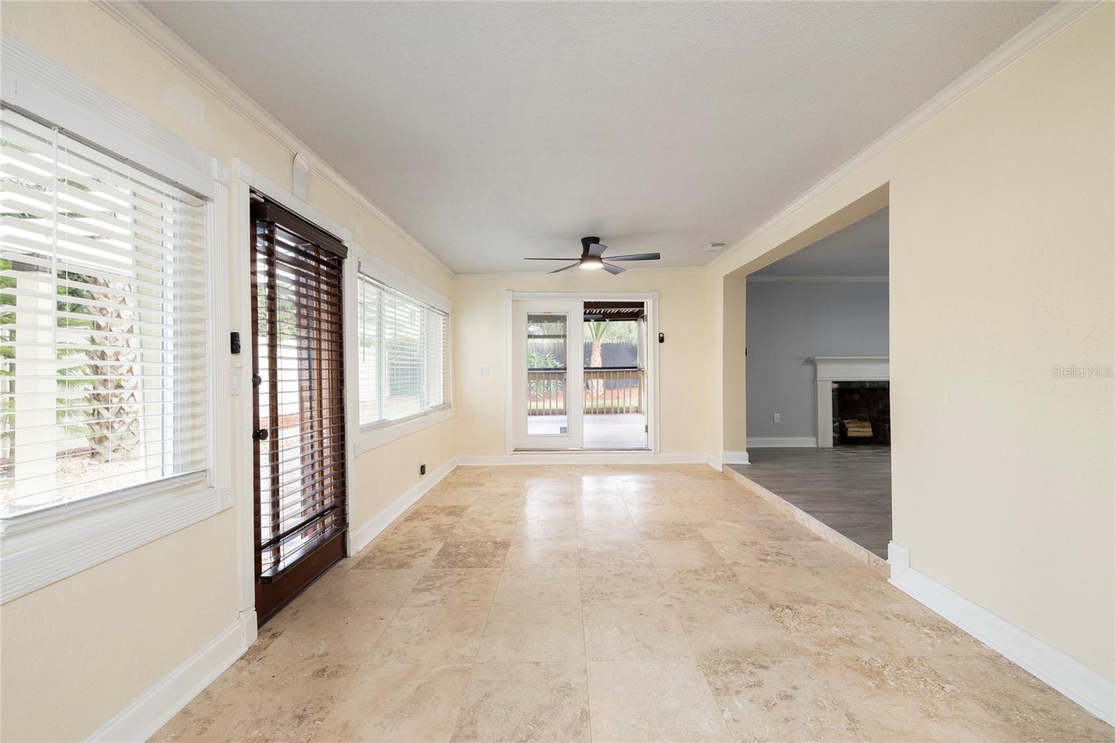 2711 Parkland Dr