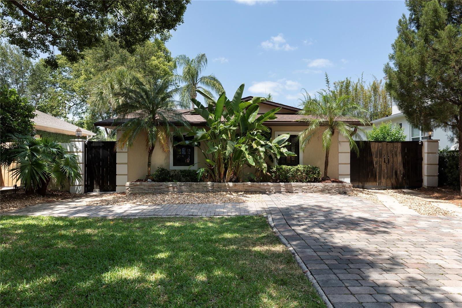 2711 Parkland Dr