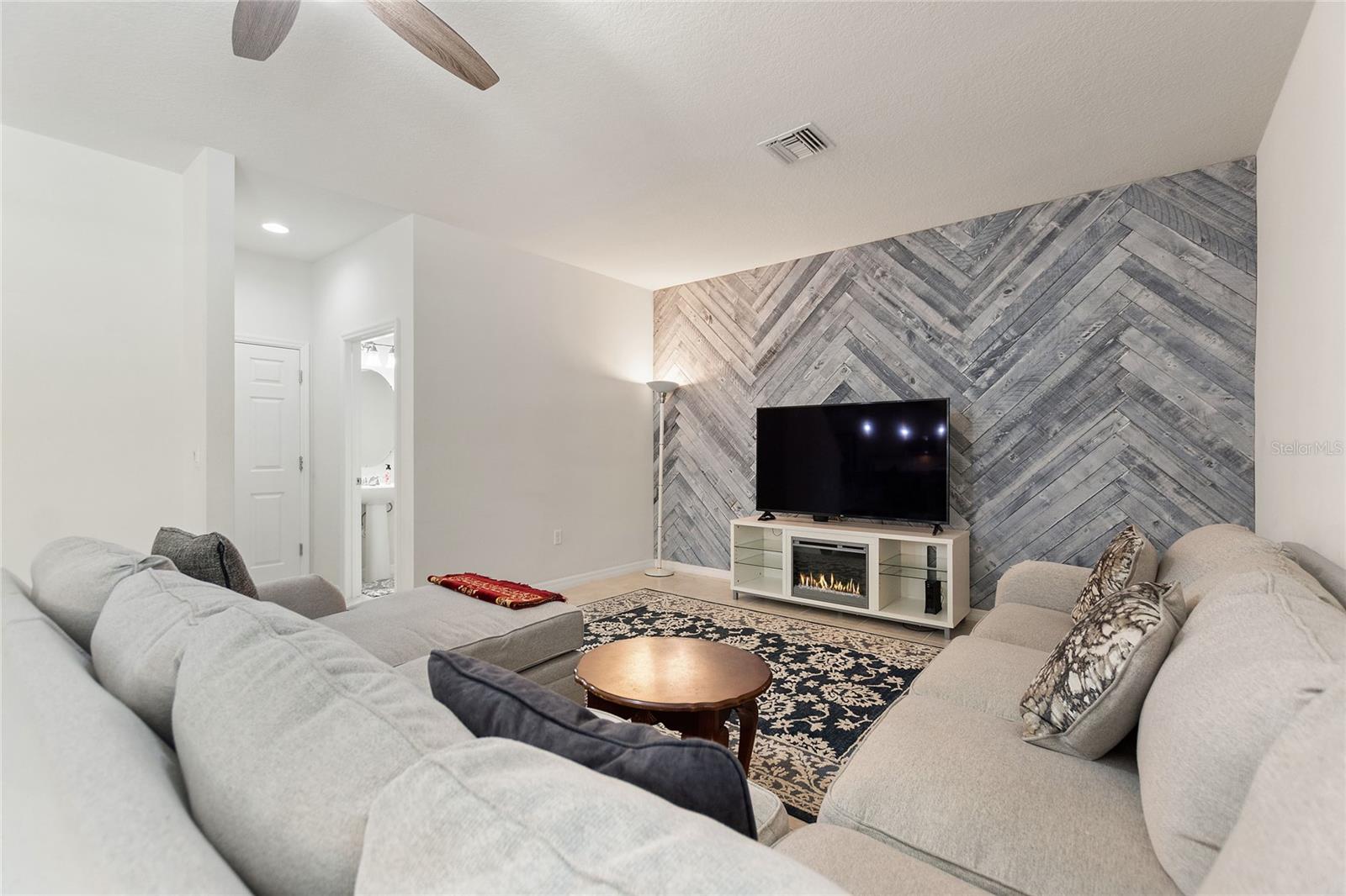 17244 Goldcrest Loop