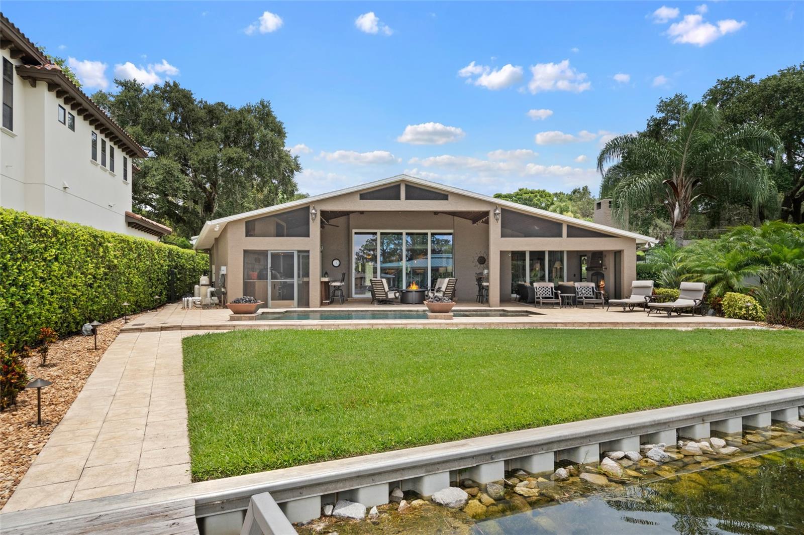 9070 Ron Den Ln