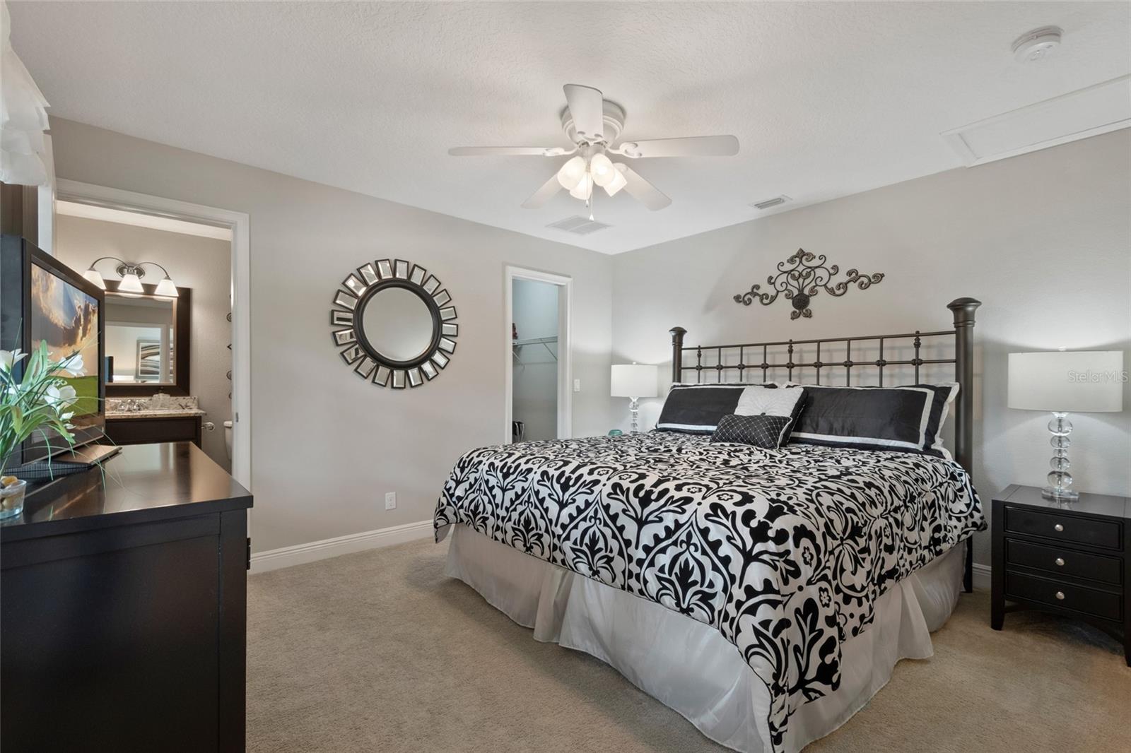 9070 Ron Den Ln
