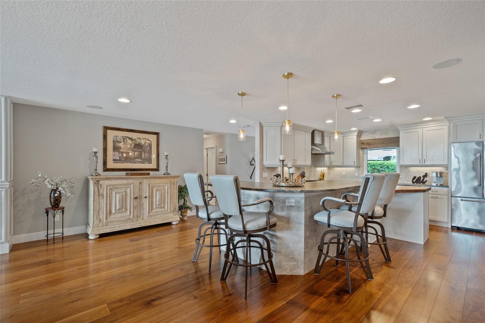 9070 Ron Den Ln