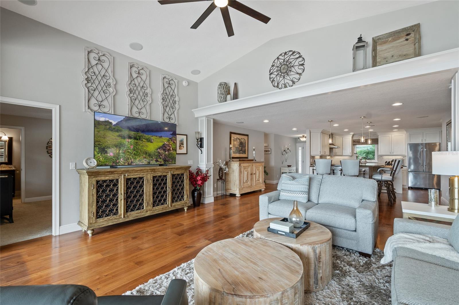 9070 Ron Den Ln
