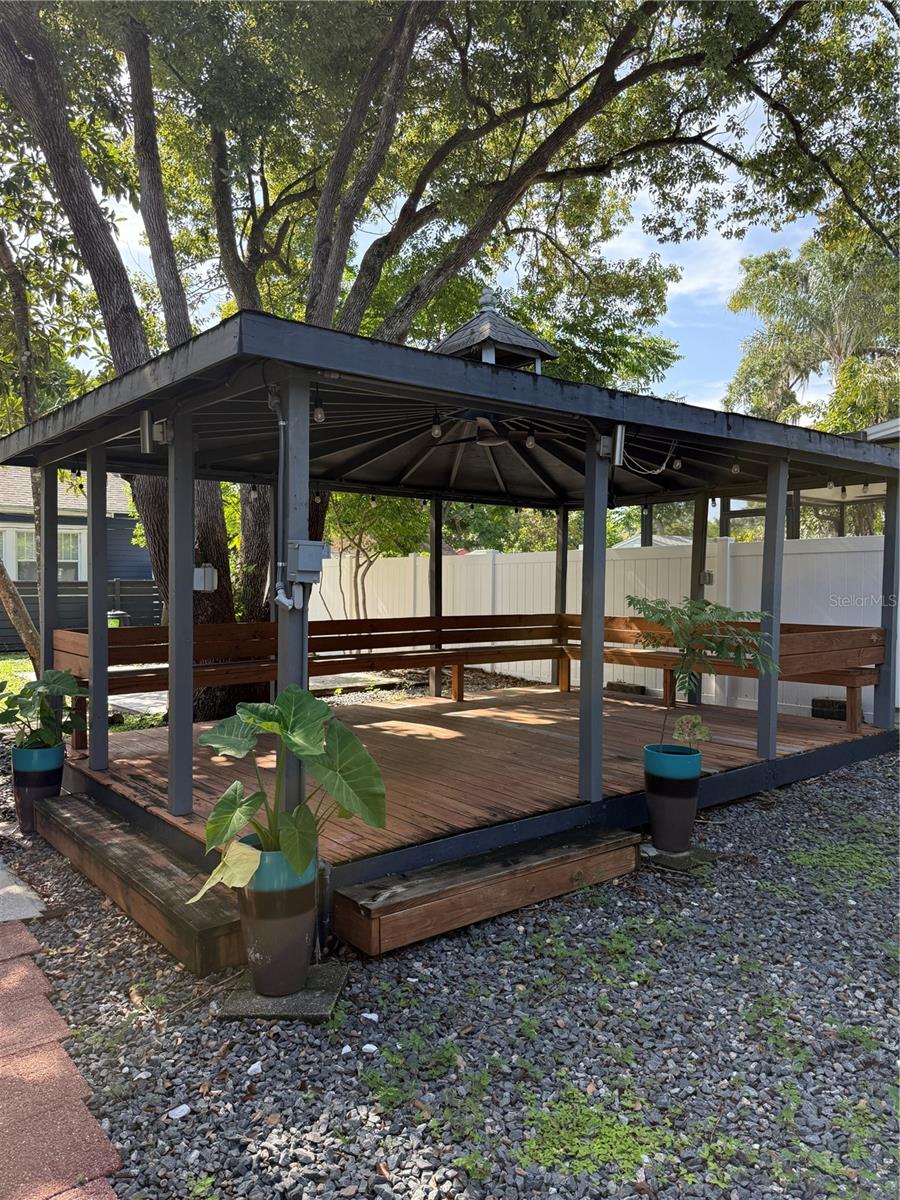 2201 1/2 Delaney Ave