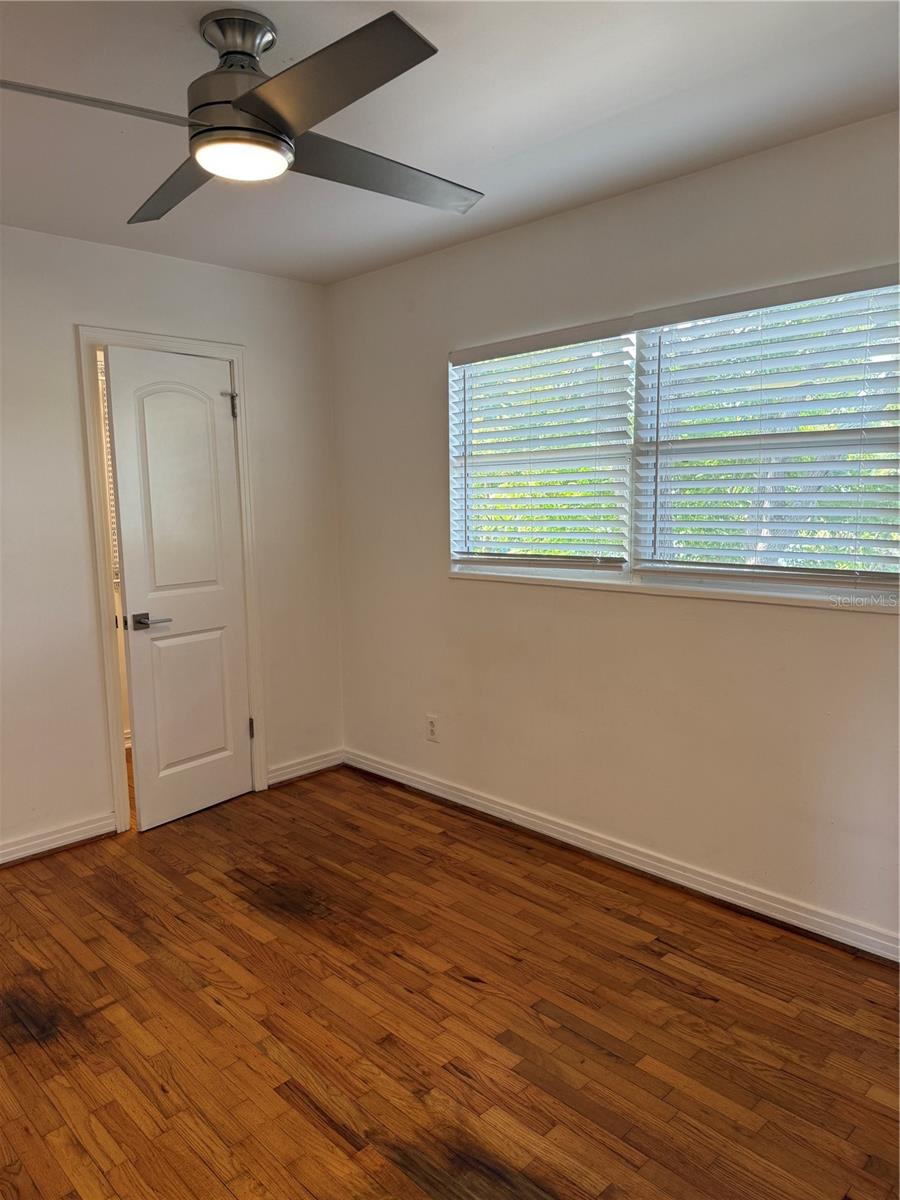 2201 1/2 Delaney Ave