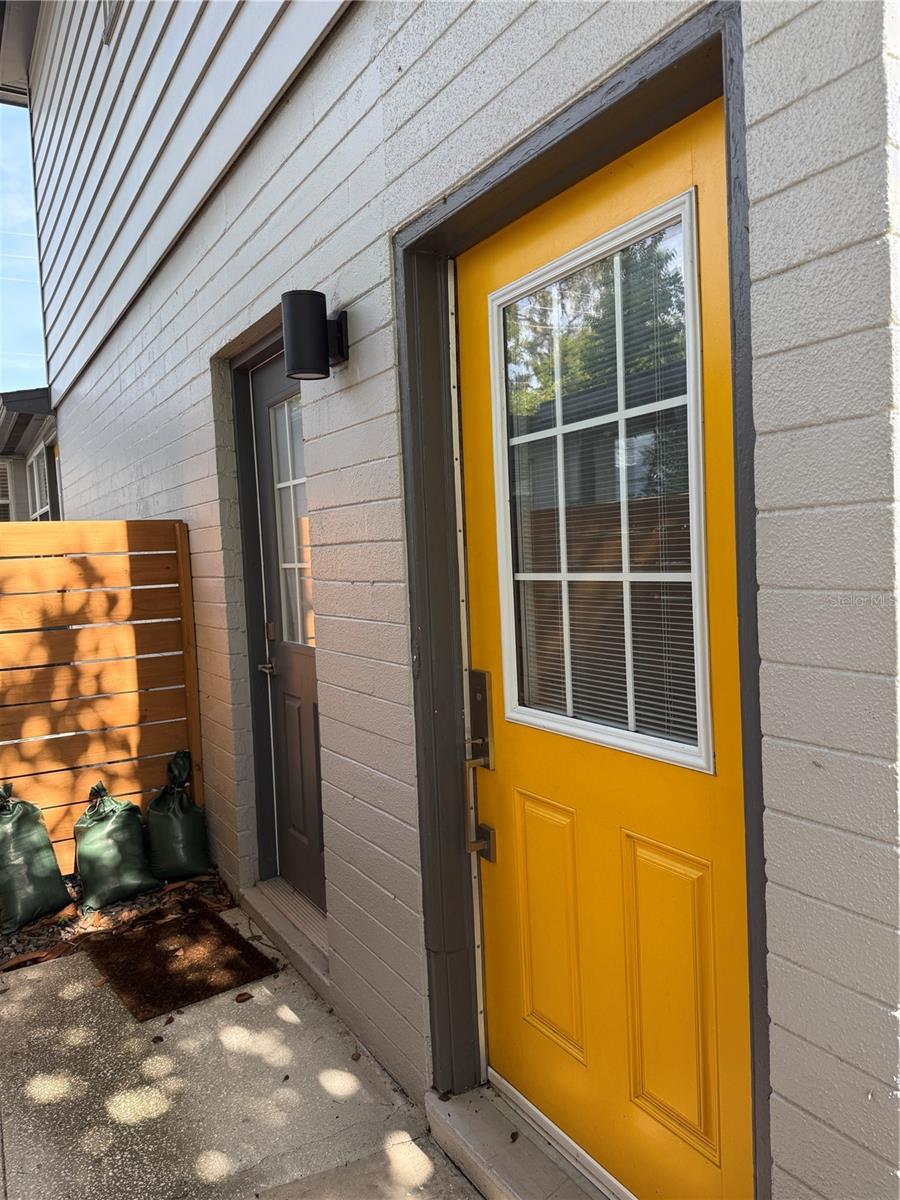 2201 1/2 Delaney Ave