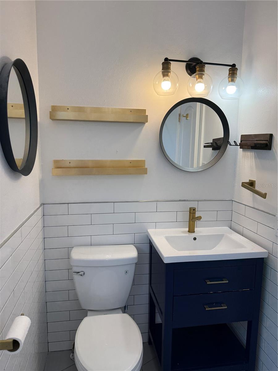 2201 1/2 Delaney Ave