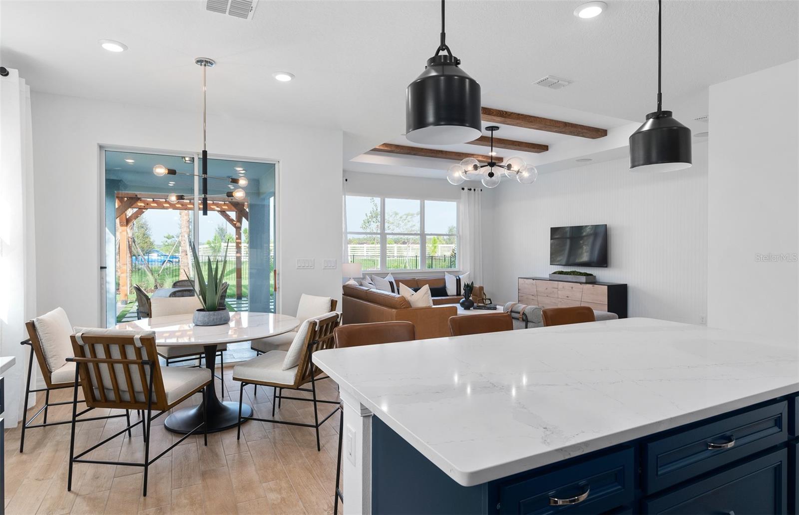 6792 WILLOW VIEW AVE