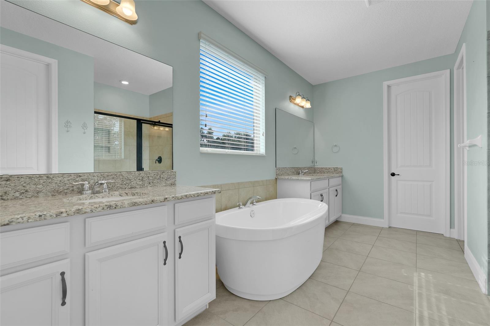 8337 VIVARO ISLE WAY