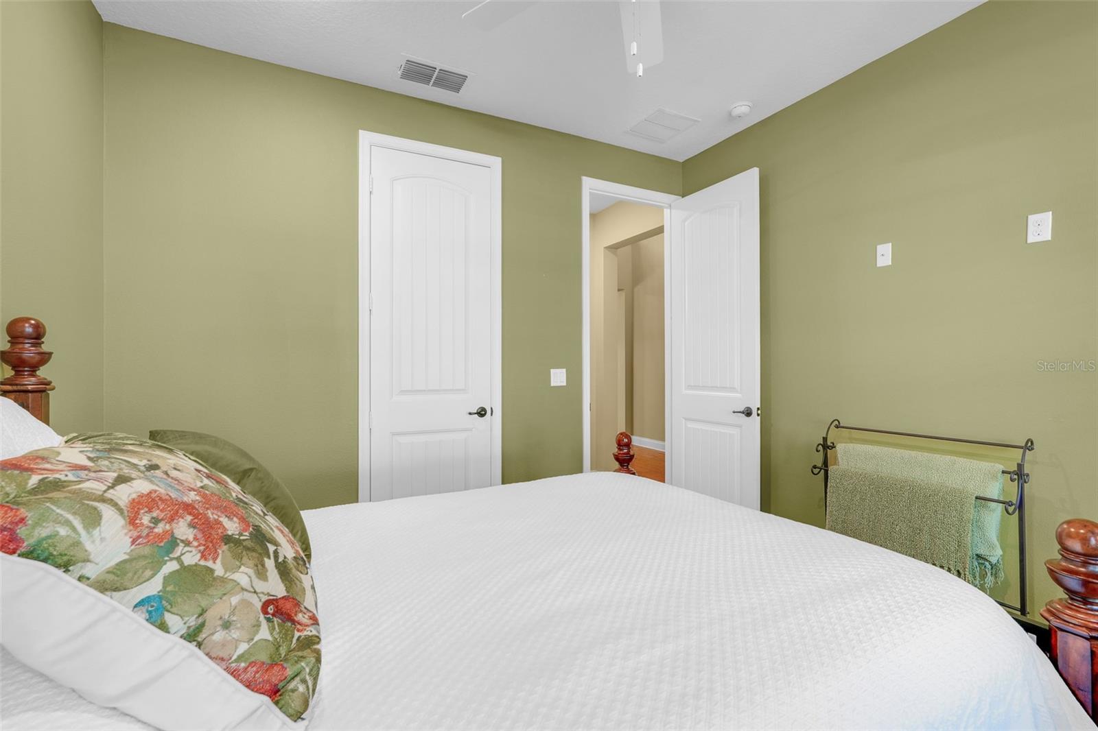 8337 VIVARO ISLE WAY