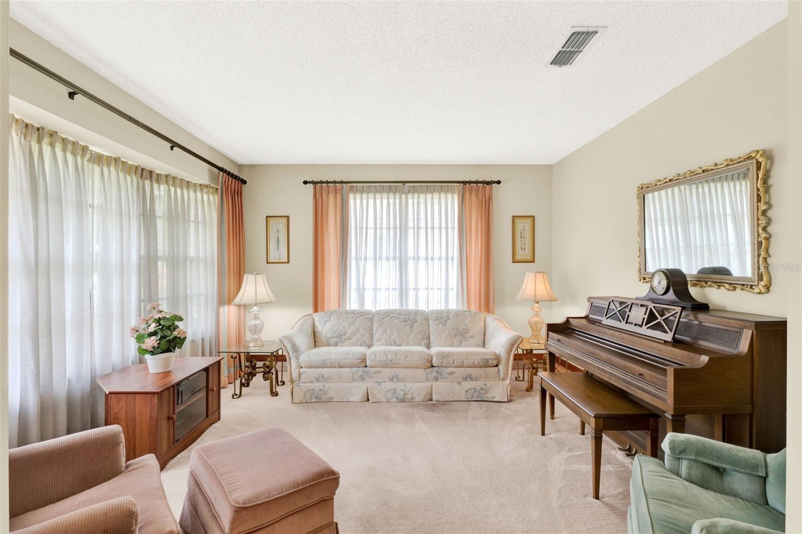 1009 Woodall Dr