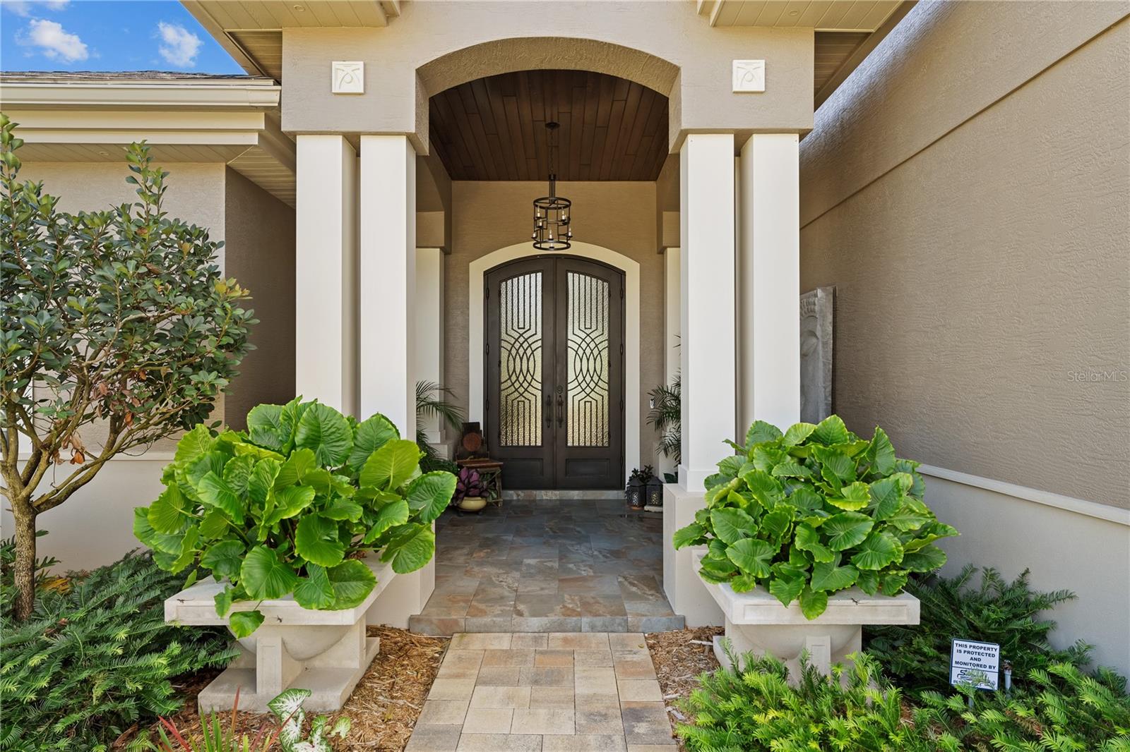 414 MEANDERING WAY