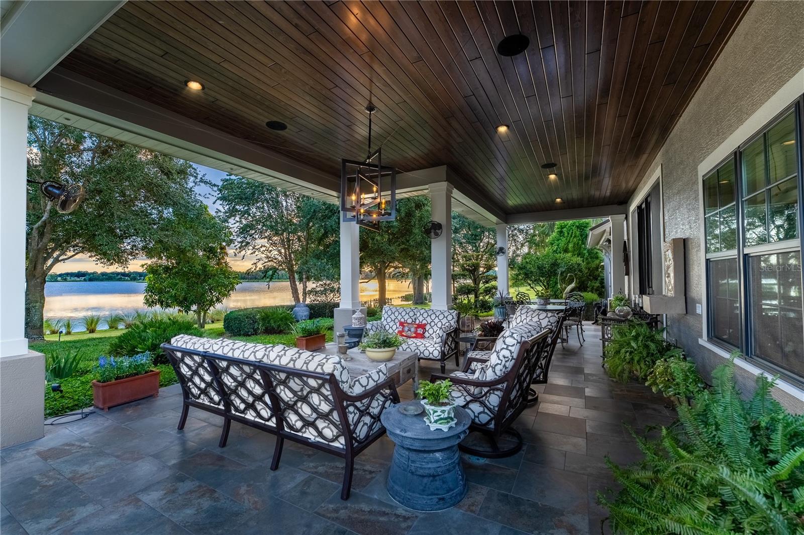414 MEANDERING WAY