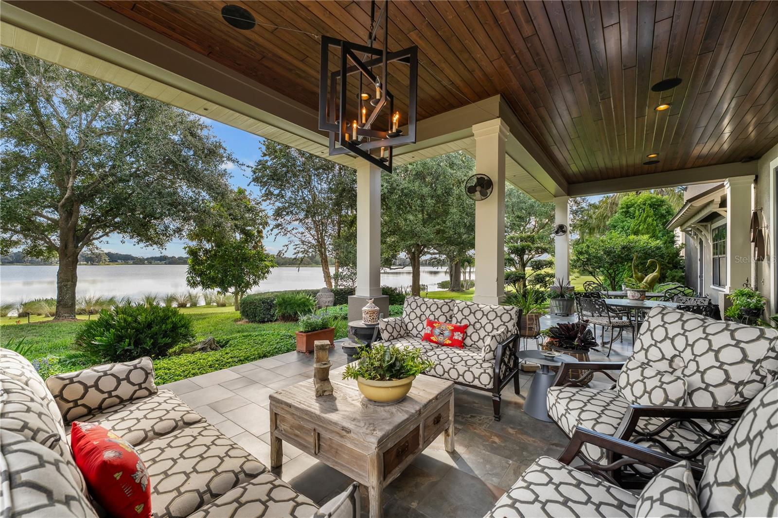 414 MEANDERING WAY