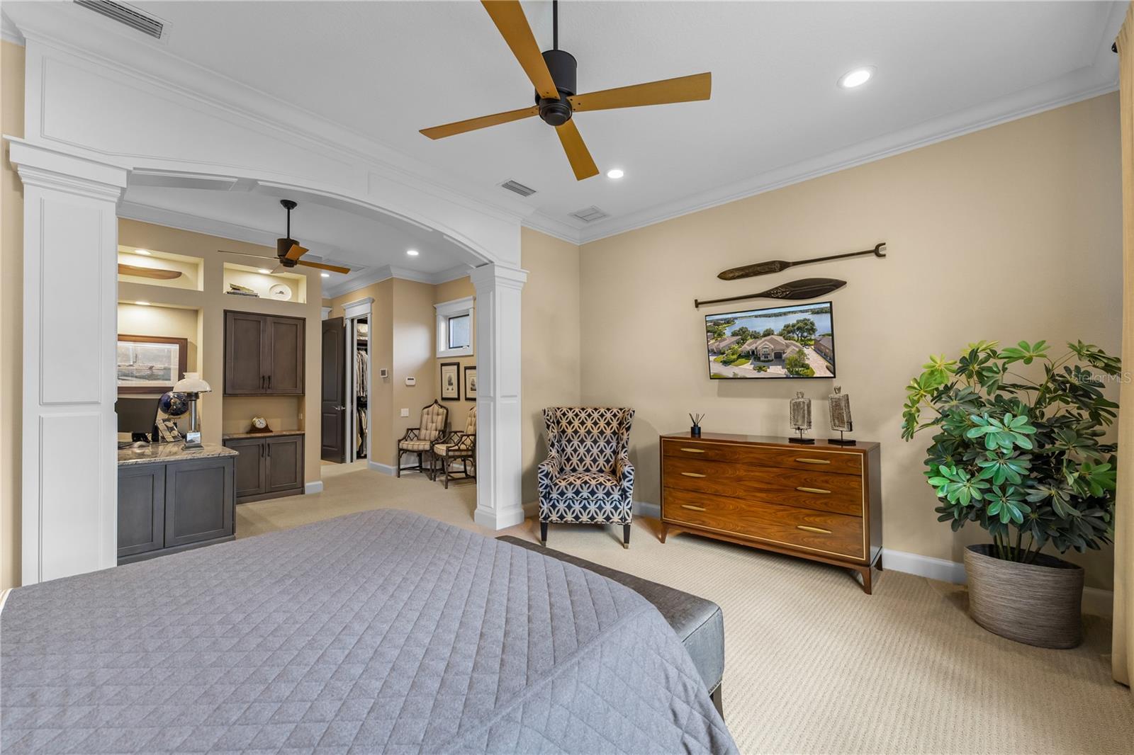 414 MEANDERING WAY