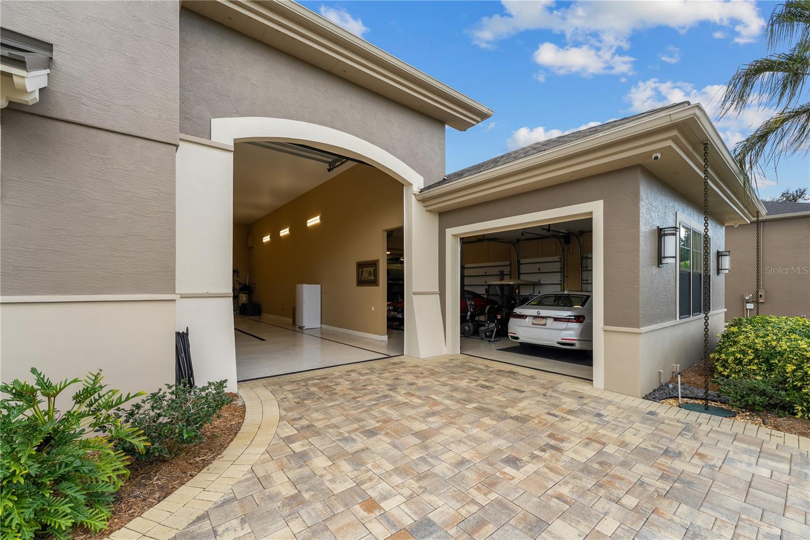 414 MEANDERING WAY