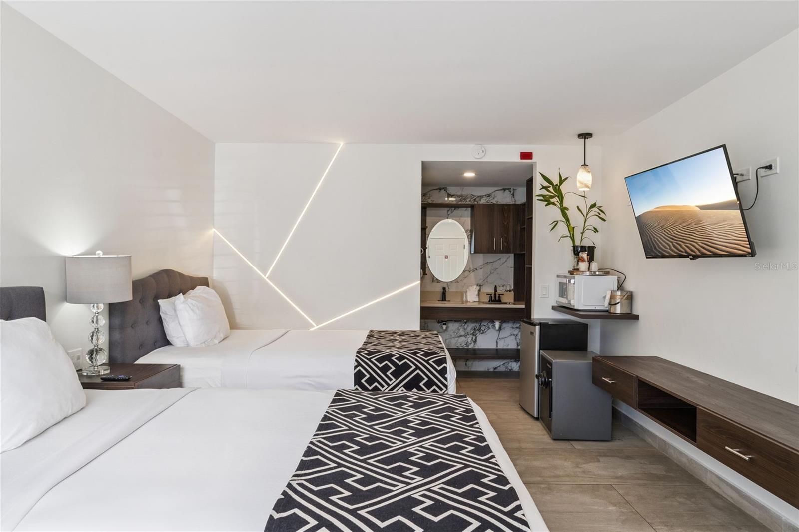 4643 W IRLO BRONSON MEMORIAL HWY